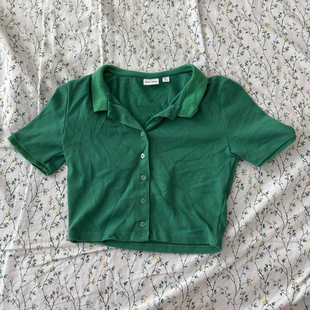 Aritzia Sunday Best Cropped Green Button-Up